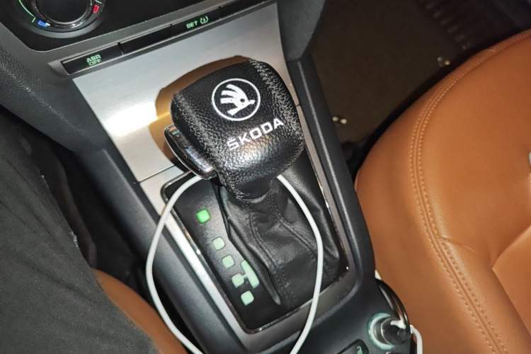 Used Skoda Octavia 2013 1.6L Automatic Yijie Edition Gear Lever
