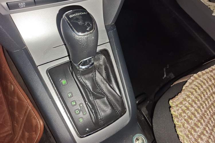 Used Skoda Octavia 2013 1.6L Automatic Yijie Edition Gear Lever