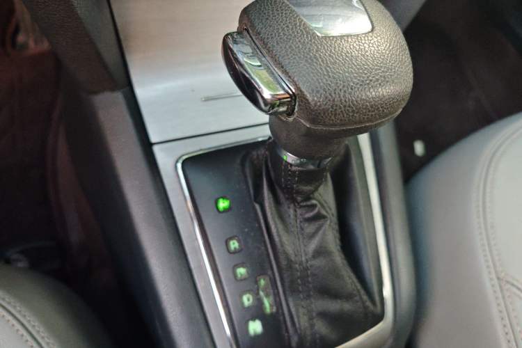 Used Skoda Octavia 2013 1.6L Automatic Yijun Edition Gear Lever