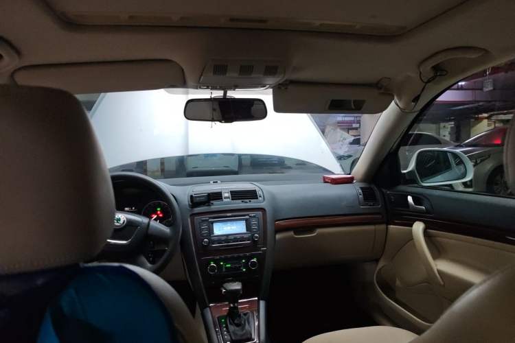 Used Skoda Octavia 2013 1.6L Automatic Yijun Edition Headliner