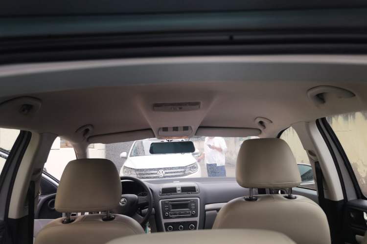 Used Skoda Octavia 2013 1.6L Manual Yijie Edition Headliner