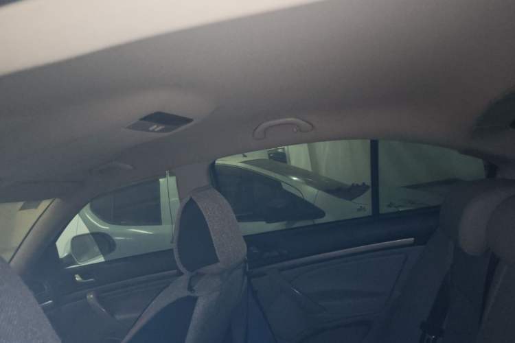 Used Skoda Octavia 2013 1.6L Manual Yijie Edition Headliner