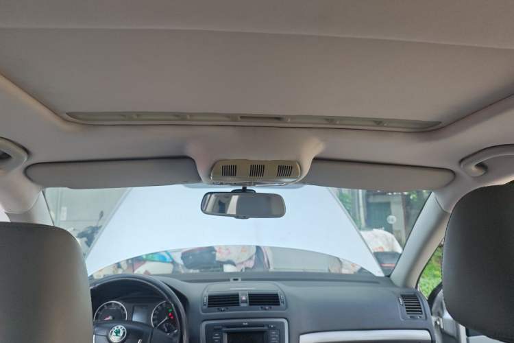 Used Skoda Octavia 2013 1.6L Automatic Yijun Edition Headliner