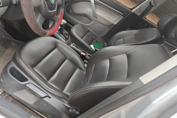 Used Skoda Octavia 2013 1.6L Automatic Elegance Edition Left Front Seat