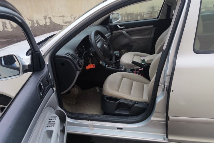 Used Skoda Octavia 2013 1.6L Manual Yijie Edition Left Front Seat