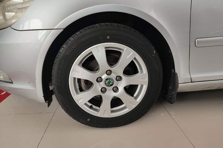 Used Skoda Octavia 2013 2.0L Automatic Yijie Edition Left Front Wheel Hub