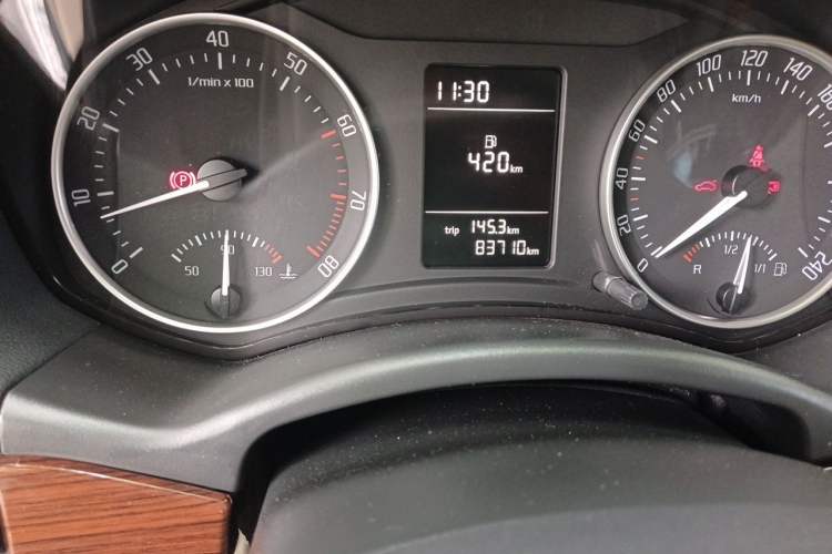 Used Skoda Octavia 2013 1.4TSI Manual Yijun Edition Odometer Close Up