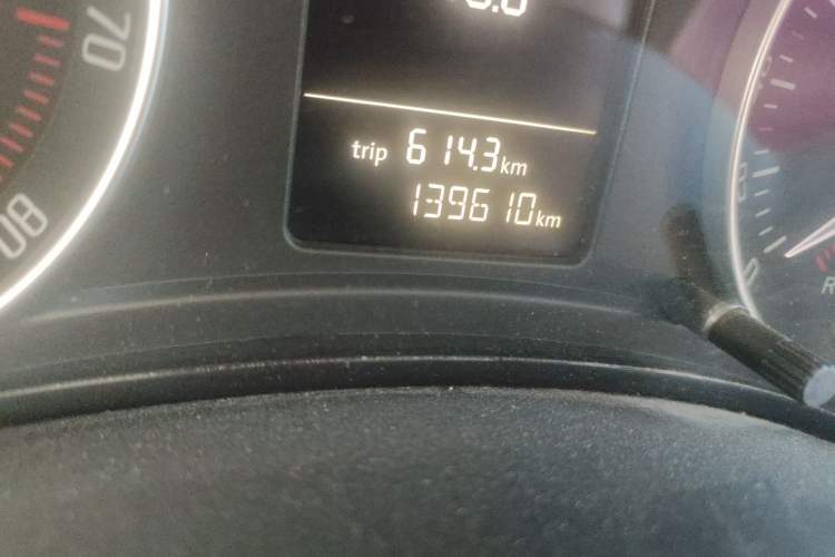 Used Skoda Octavia 2013 1.6L Automatic Yijie Edition Odometer Close Up