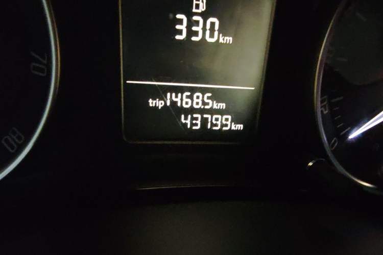 Used Skoda Octavia 2013 1.6L Automatic Yijun Edition Odometer Close Up