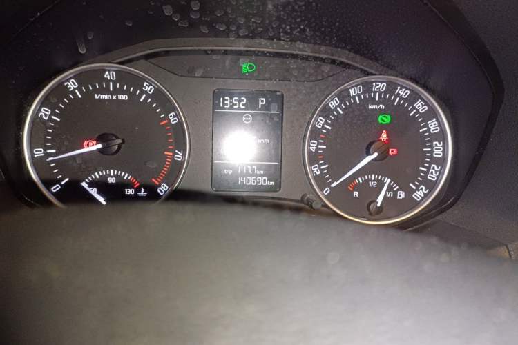 Used Skoda Octavia 2013 1.4TSI DSG Yijun Edition Odometer Close Up