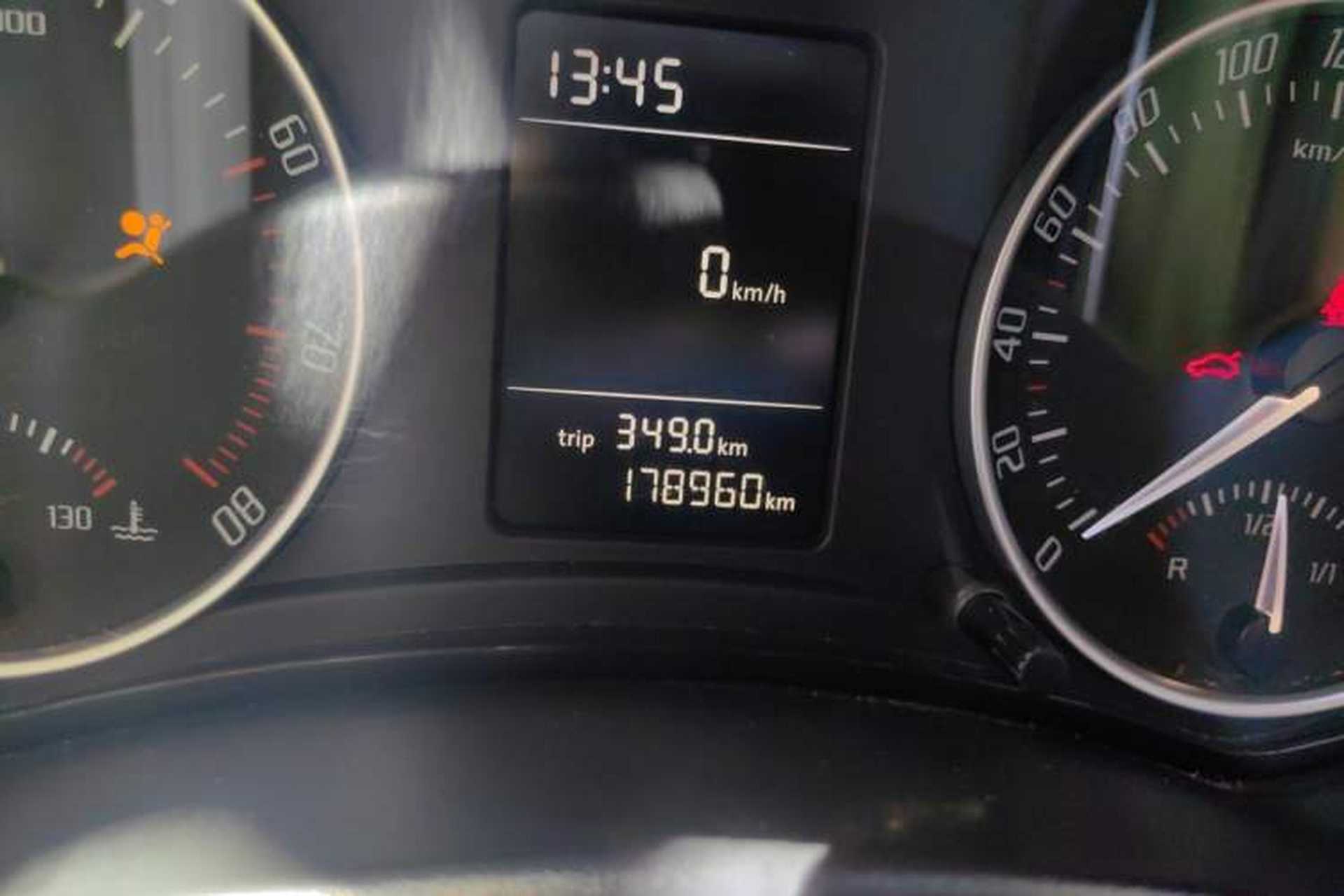 Used Skoda Octavia 2013 1.6L Manual Yijun Edition Odometer Close Up