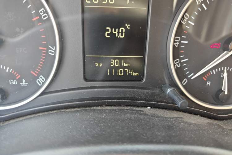 Used Skoda Octavia 2013 1.6L Automatic Yijun Edition Odometer Close Up