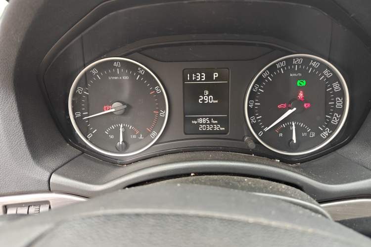 Used Skoda Octavia 2013 1.6L Automatic Yijie Edition Odometer Close Up