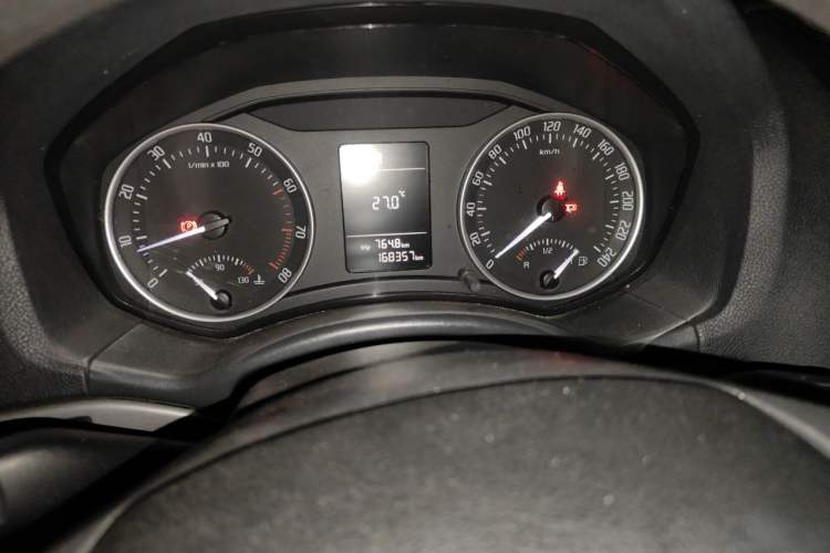 Used Skoda Octavia 2013 1.6L Manual Yijie Edition Odometer Close Up