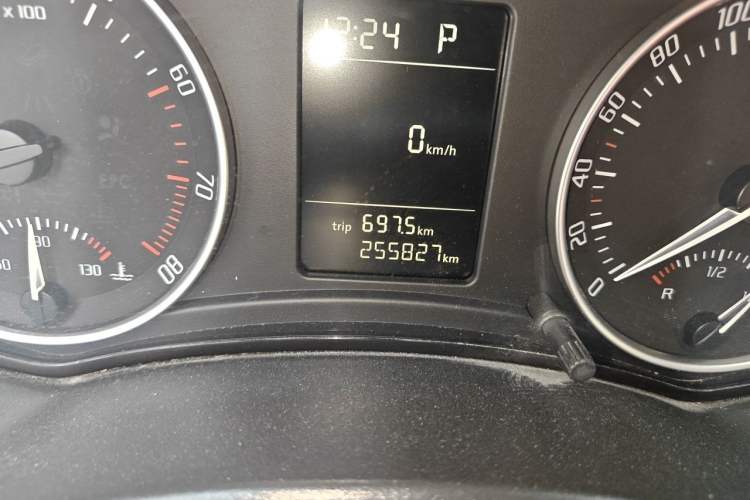 Used Skoda Octavia 2013 1.6L Automatic Yijun Edition Odometer Close Up