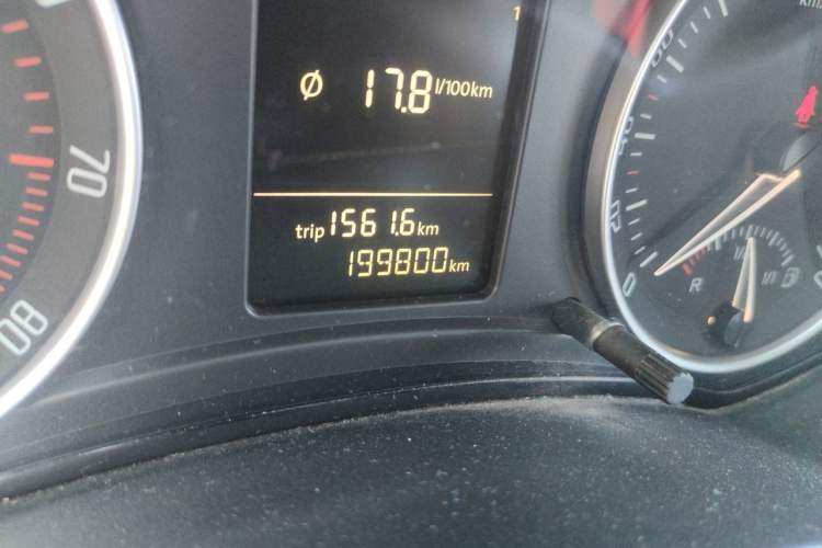 Used Skoda Octavia 2013 1.6L Manual Yijie Edition Odometer Close Up