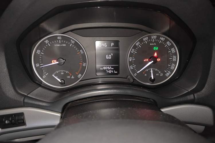 Used Skoda Octavia 2013 1.6L Automatic Yijie Edition Odometer Close Up