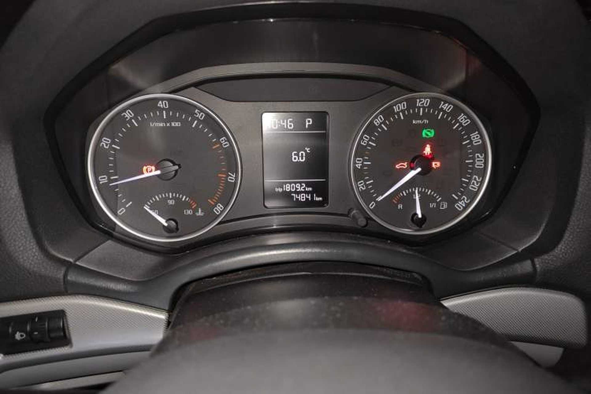 Used Skoda Octavia 2013 1.6L Automatic Yijie Edition Odometer Close Up