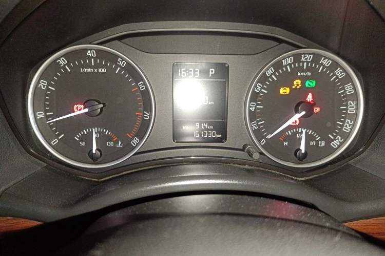 Used Skoda Octavia 2013 1.4TSI DSG Yijun Edition Odometer Close Up
