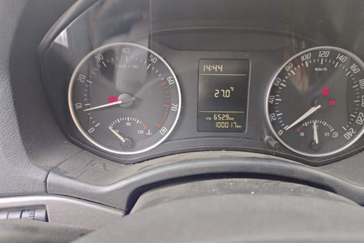 Used Skoda Octavia 2013 1.6L Manual Yijun Edition Odometer Close Up