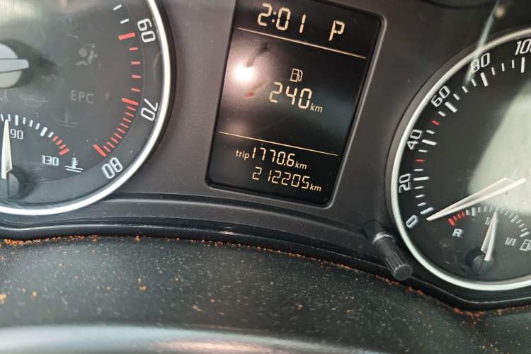 Used Skoda Octavia 2013 1.6L Automatic Yijun Edition Odometer Close Up