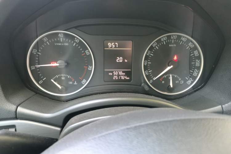 Used Skoda Octavia 2013 1.6L Manual Yijie Edition Odometer Close Up