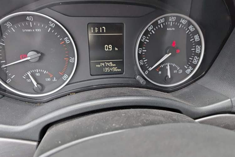 Used Skoda Octavia 2013 2.0L Manual Yijie Version Odometer Close Up