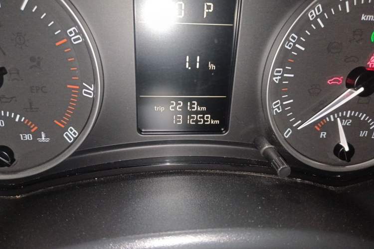Used Skoda Octavia 2013 1.4TSI DSG Yijun Edition Odometer Close Up