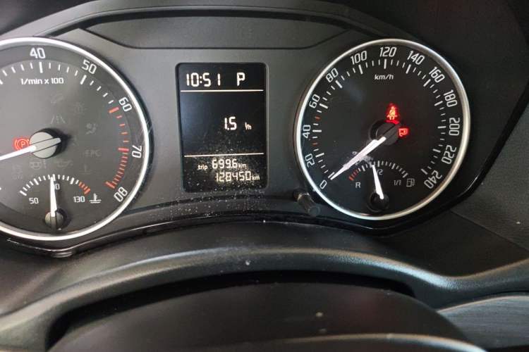 Used Skoda Octavia 2013 1.6L Automatic Yijie Edition Odometer Close Up