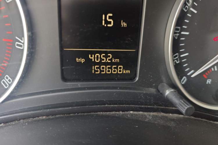 Used Skoda Octavia 2013 2.0L Automatic Yijie Edition Odometer Close Up