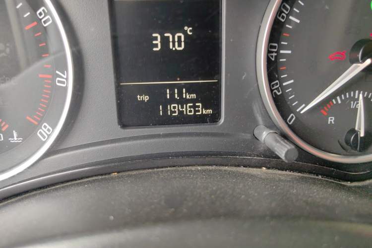 Used Skoda Octavia 2013 1.6L Automatic Yijie Edition Odometer Close Up