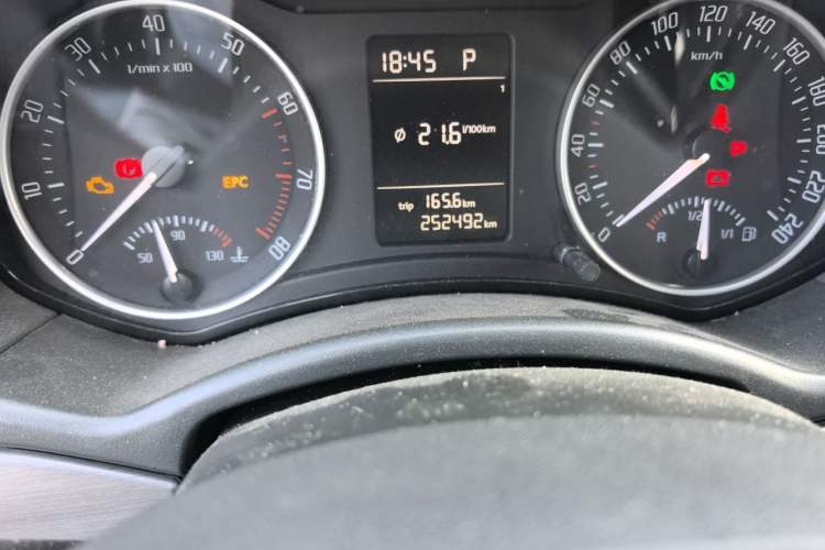 Used Skoda Octavia 2013 1.6L Automatic Yijie Edition Odometer Close Up