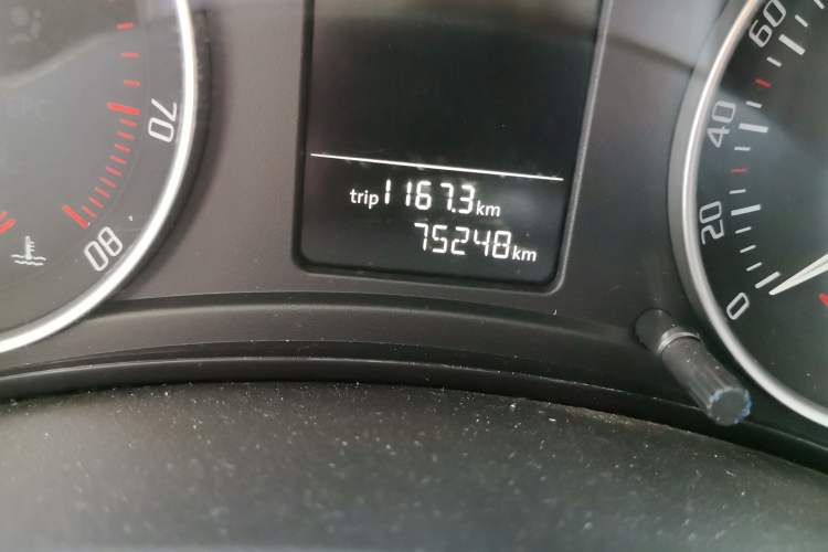 Used Skoda Octavia 2013 1.6L Manual Yijun Edition Odometer Close Up