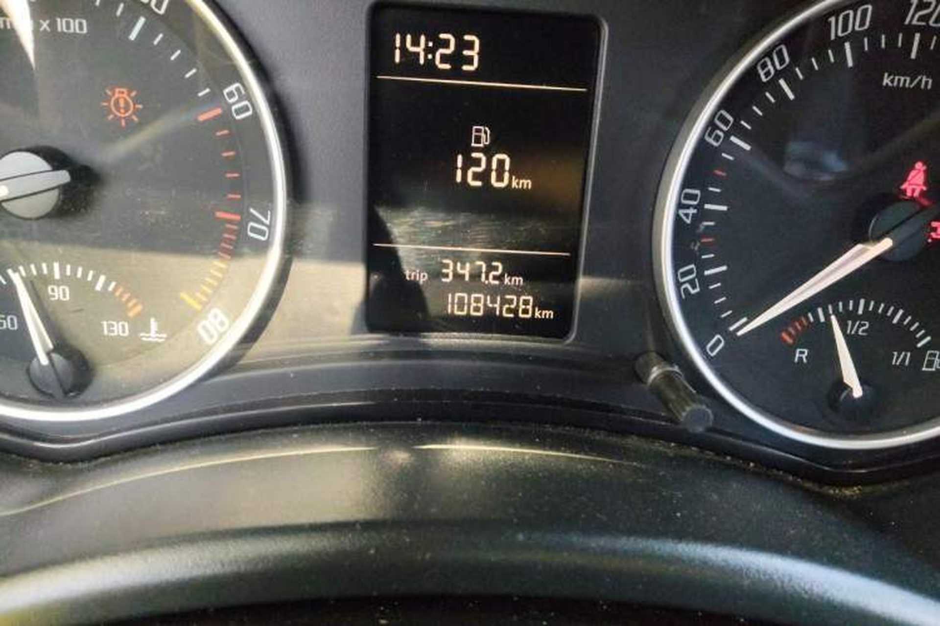 Used Skoda Octavia 2013 1.6L Manual Yijun Edition Odometer Close Up
