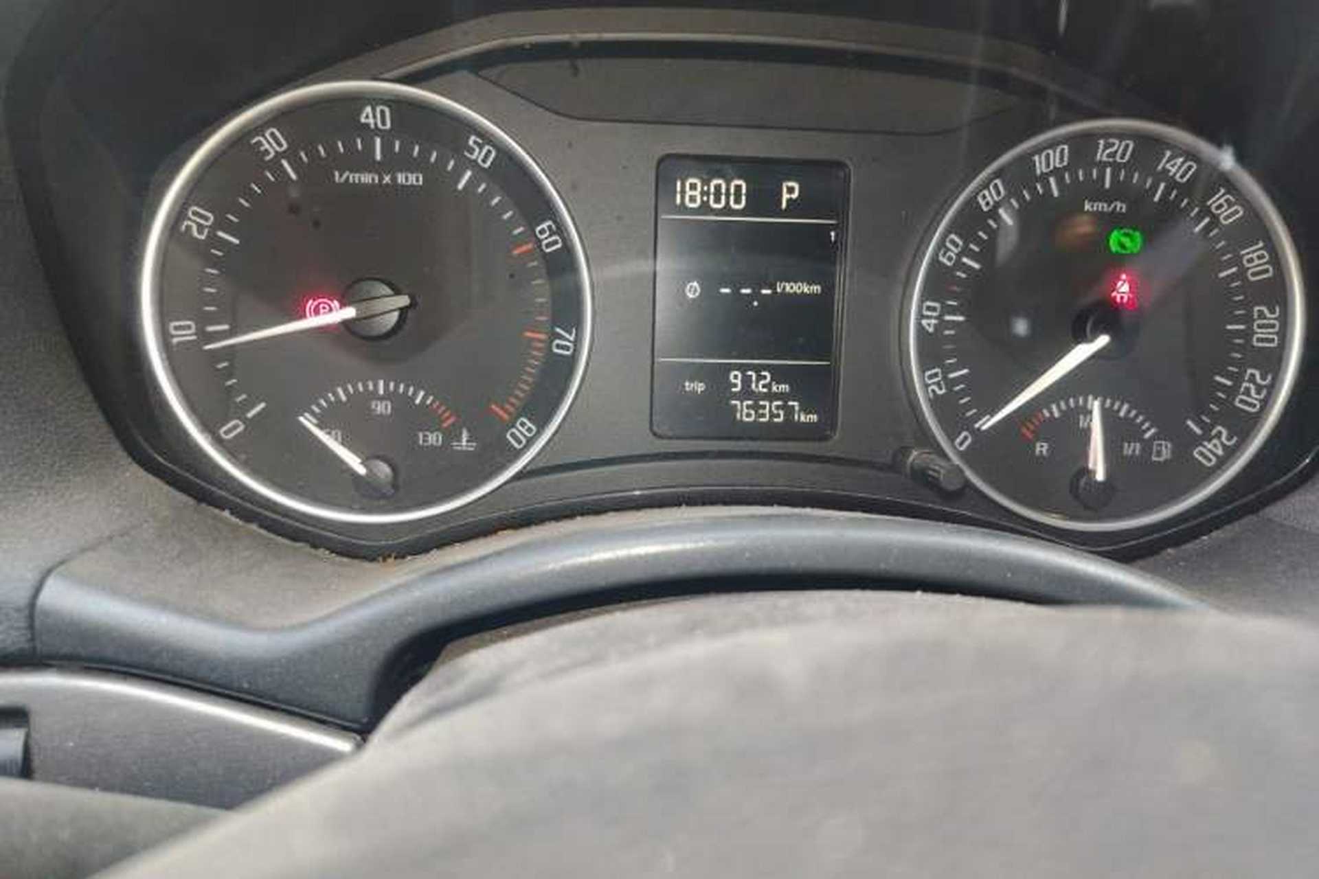 Used Skoda Octavia 2013 1.6L Automatic Yijie Edition Odometer Close Up