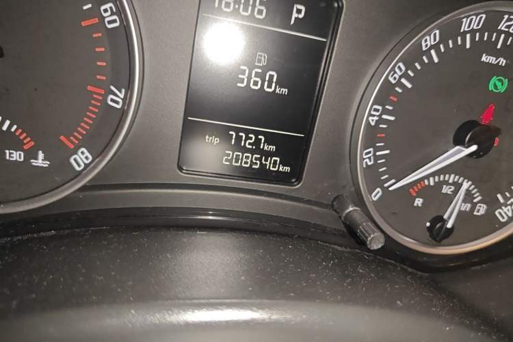 Used Skoda Octavia 2013 1.6L Automatic Yijie Edition Odometer Close Up