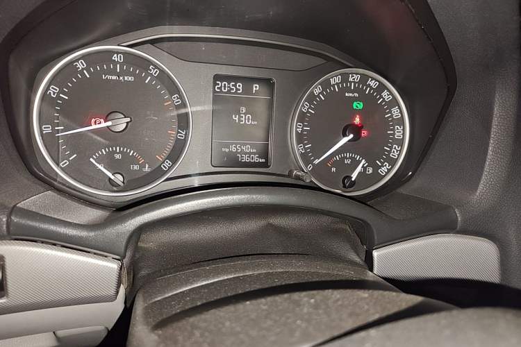 Used Skoda Octavia 2013 1.6L Automatic Yijie Edition Odometer Close Up