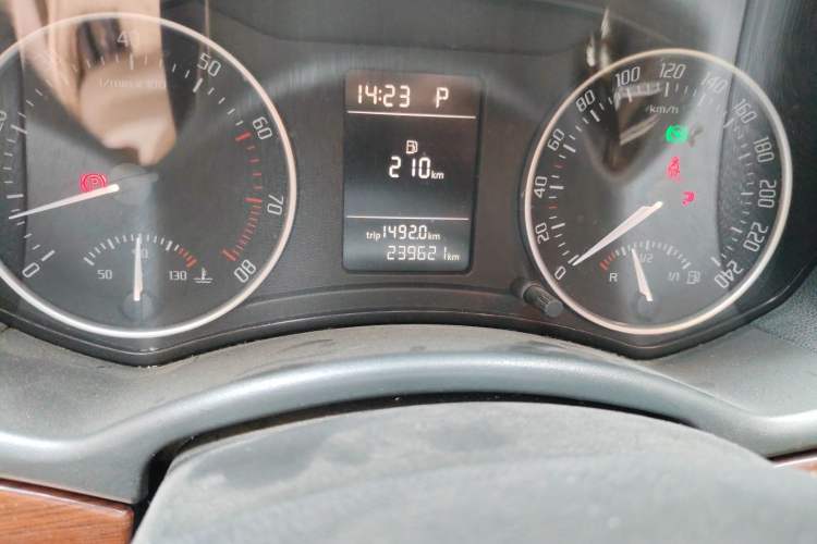 Used Skoda Octavia 2013 1.4TSI DSG Yijun Edition Odometer Close Up
