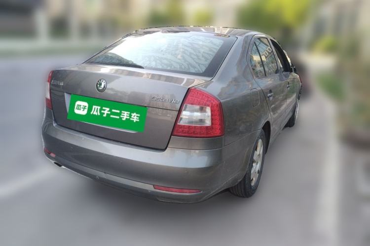 Used Skoda Octavia 2013 1.6L Manual Yijie Edition Rear Right 45 Deg