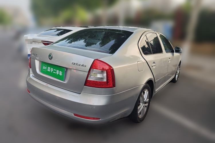 Used Skoda Octavia 2013 1.6L Automatic Yijun Edition Rear Right 45 Deg