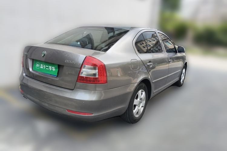 Used Skoda Octavia 2013 1.6L Automatic Yijun Edition Rear Right 45 Deg