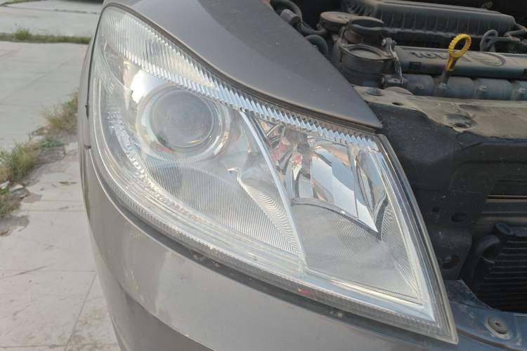 Used Skoda Octavia 2013 1.6L Automatic Elegance Edition Right Front Headlight