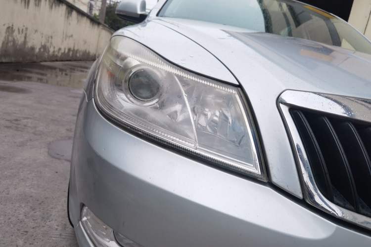 Used Skoda Octavia 2013 1.6L Manual Yijie Edition Right Front Headlight