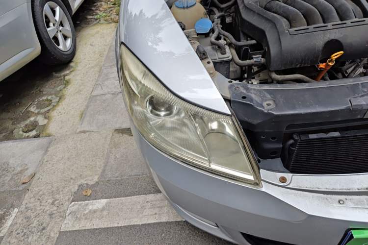 Used Skoda Octavia 2013 2.0L Manual Yijie Version Right Front Headlight