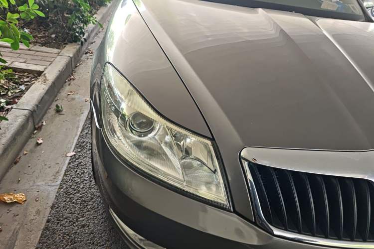 Used Skoda Octavia 2013 1.6L Automatic Yijie Edition Right Front Headlight