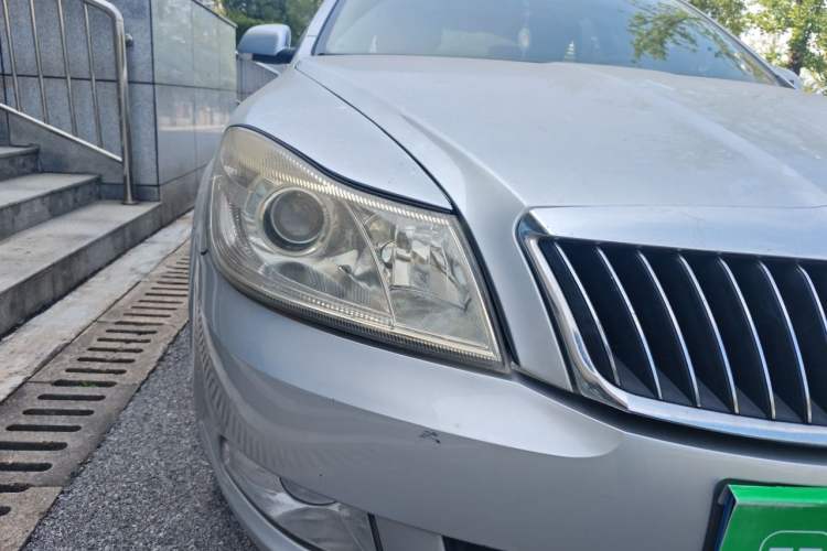 Used Skoda Octavia 2013 2.0L Automatic Yijie Edition Right Front Headlight