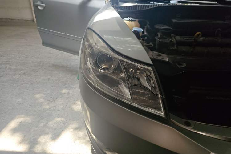Used Skoda Octavia 2013 1.6L Manual Eado Edition Right Front Headlight