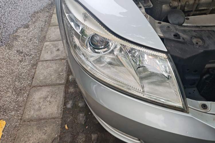 Used Skoda Octavia 2013 1.6L Manual Yijie Edition Right Front Headlight