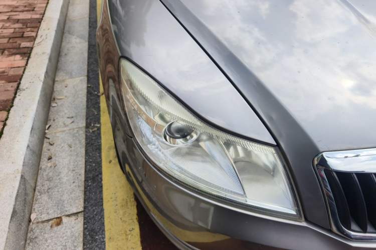 Used Skoda Octavia 2013 1.6L Automatic Elegance Edition Right Front Headlight