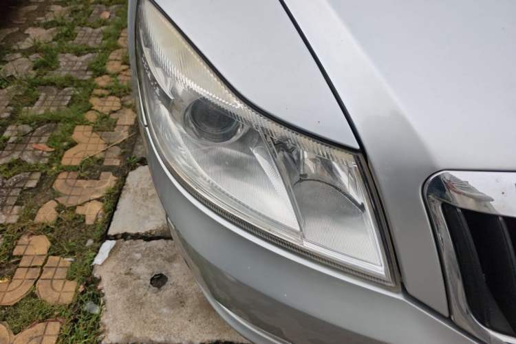Used Skoda Octavia 2013 1.6L Automatic Yijun Edition Right Front Headlight